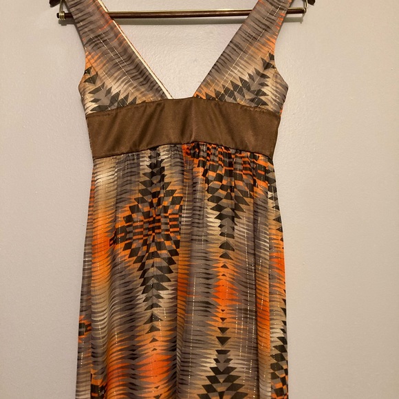 NWT, New,BCBG MaxAzria Chiffon Sleeveless Blouse - Picture 3 of 10